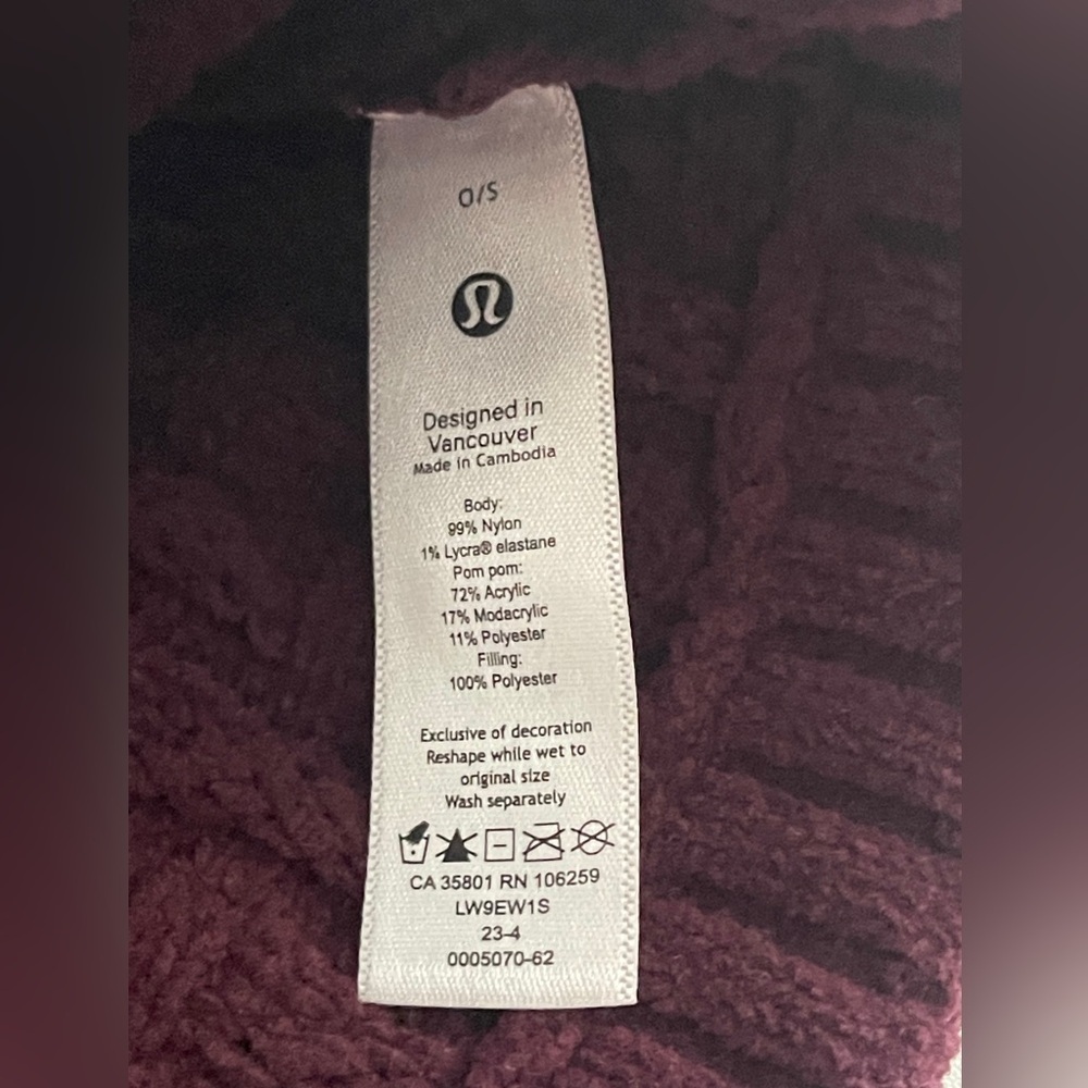 Lululemon Cable Knit Pom Beanie Maroon - Picture 4 of 4